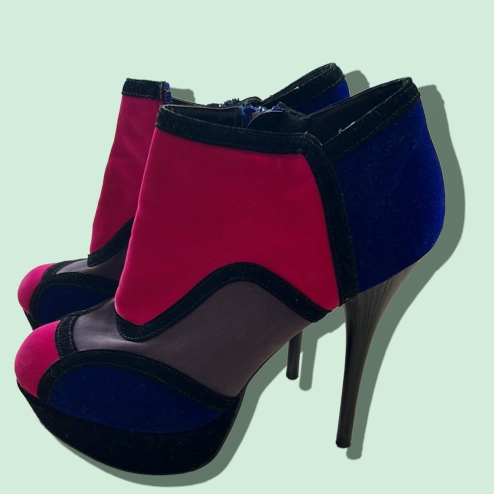 Shi by Journeys High Heel Stiletto Shoes. Size 9.